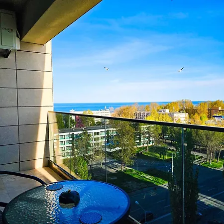 Double View Mamaia